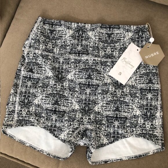 New Buffbunny Collective Shorts, Black and White Print, Size Small / 2.5" Inseam - Picture 1 of 9